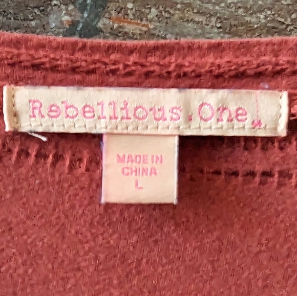 Rebellious One Coral W/Bull Capped Rolled Sleeves Top - Picture 6 of 12